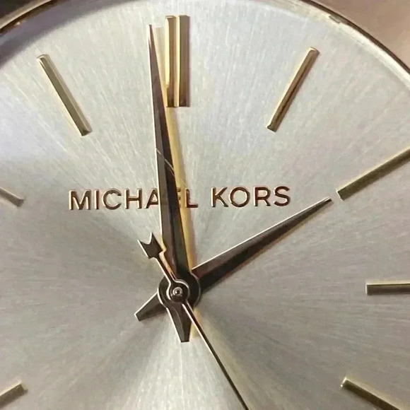 MICHAEL KORS WOMENS STAINLESS STEEL GOLD TONE WATCH EXTRA LINKS SNAP CLOSURE - Picture 3 of 15
